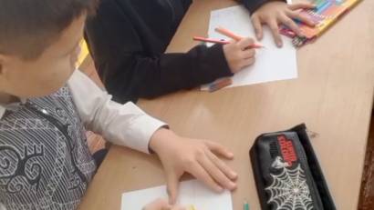 6 сынып оқушыларымен "Зорлық-зомбылыққ жол жоқ" тақырыбында челленджі өтті.